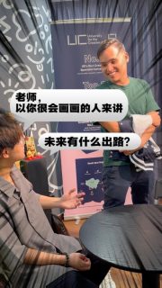👨🏫 Yip 老师:「如果你很会画画的话,你就不用担心你的出路了,自然就会有人来找你。」
一句看似轻松的对话,
却说出了很多设计生最想知道的答案。💭
很多人都会问:
「喜欢画画,真的有未来吗?」
Jie Wei 也曾经有过同样的疑问。
💬「来到 SUS 后,我才发现,
比我会画画的人,还有很多。」
真正的成长,
不是因为自己已经很厉害,
而是愿意不断学习、不断突破自己。✨
🖌️ 从小时候一拿起纸就画不停,
到学习 Typography、设计思维、排版、美学,
每一次练习,
都让兴趣一点一点变成实力。
🌱 天赋或许让你开始,
但坚持,才会让你走得更远。
如果你也喜欢画画,
却还在犹豫要不要踏出第一步……
或许,现在就是最好的开始。💛
📅 开班滚动:9月开放日报名
🎓 10 天免费试读课程
🔥 先体验,再决定!
💡 适合再报名,不适合也没关系。
🏆 你的实力,配得上奖学金。
别让梦想停留在「如果」。
📩 欢迎私讯了解课程详情!
#SUSAcademy #JieWei #Yip老师 #StudyDesign #GraphicDesign #Illustration #Typography #DesignStudent #CreativeEducation #ArtSchool #JohorBahru #设计学院 #美术生 #奖学金 #DesignJourney
POV: You realize your raw artistic talent is actually worth a college scholarship.
"If you can draw well, opportunities will find you." — Mr. Yip, SUS Lecturer 👨🏫
When SUS student Jie Wei first enrolled, he realized that passion is just the beginning. At SUS, he went from sketching in notebooks to mastering typography, brand logic, and layout aesthetics—turning a childhood hobby into industry-ready skillsets. 🚀
Talent opens the door, but the right environment builds your career.
🏆 Calling all SPM & UEC Art A-Students:
Your hard work in high school shouldn't go unnoticed. We are offering exclusive SUS Excellence Scholarships to help top creative talent launch their design era! 💰✨
🎒 Not sure yet? Try before you commit:
Sign up for our 10-Day Free Trial Class. Test the lectures, feel the vibes, and see if SUS is your lane. Zero pressure!
📩 PMs to check your scholarship eligibility today!
//
SUS Academy
📞 018-222 6206 (Enquiries)
📱 https://wa.link/zvdmza (Whatsapp)
📌 Menara Landmark, Unit 31-01, Level 31
12, Jalan Ngee Heng, 80000 Johor Bahru, Johor
🚗 Waze: https://waze.com/ul/hw23b34es9
